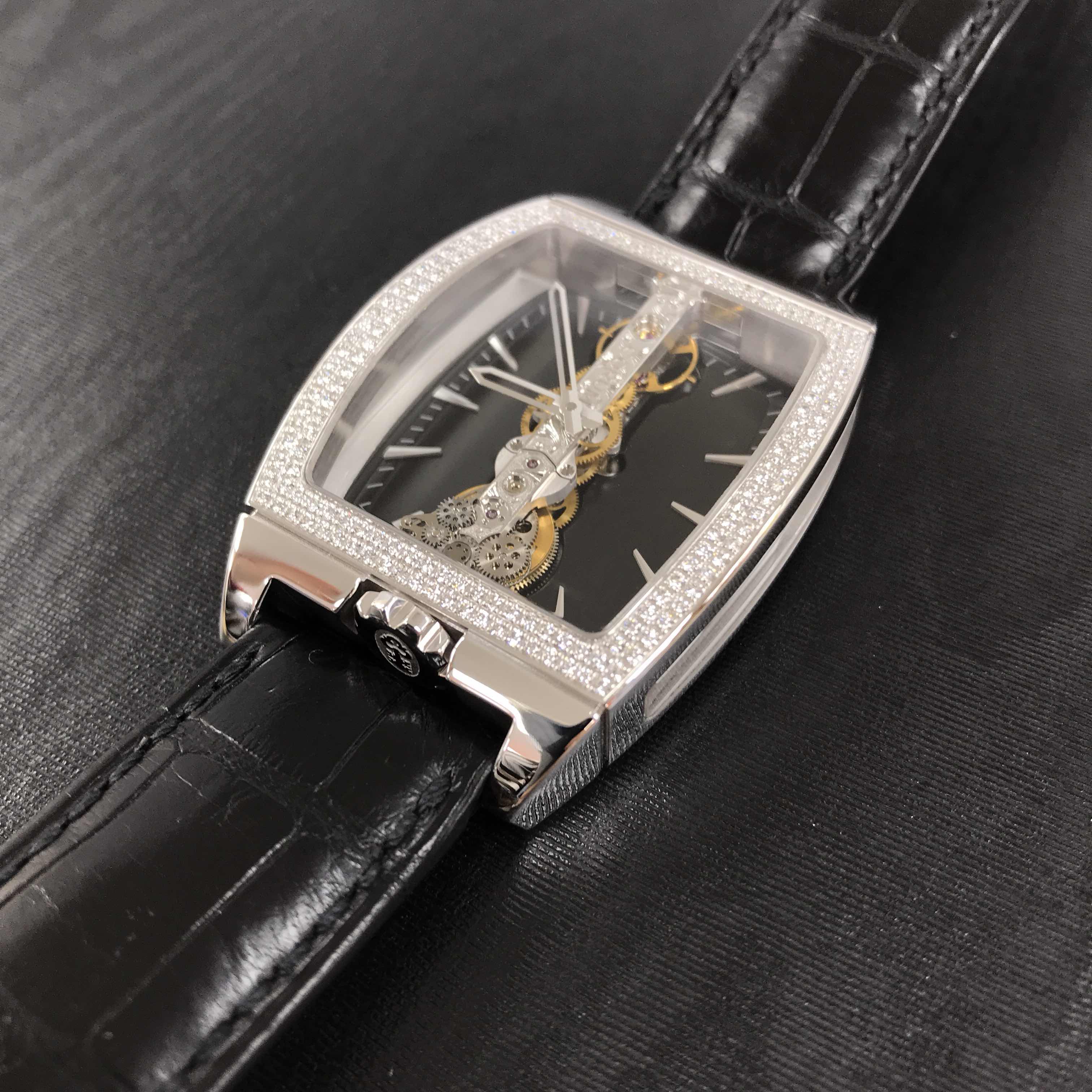 手表 corum 昆仑 货品编号: 113151690001fn01 参考价: 235400 现&ems
