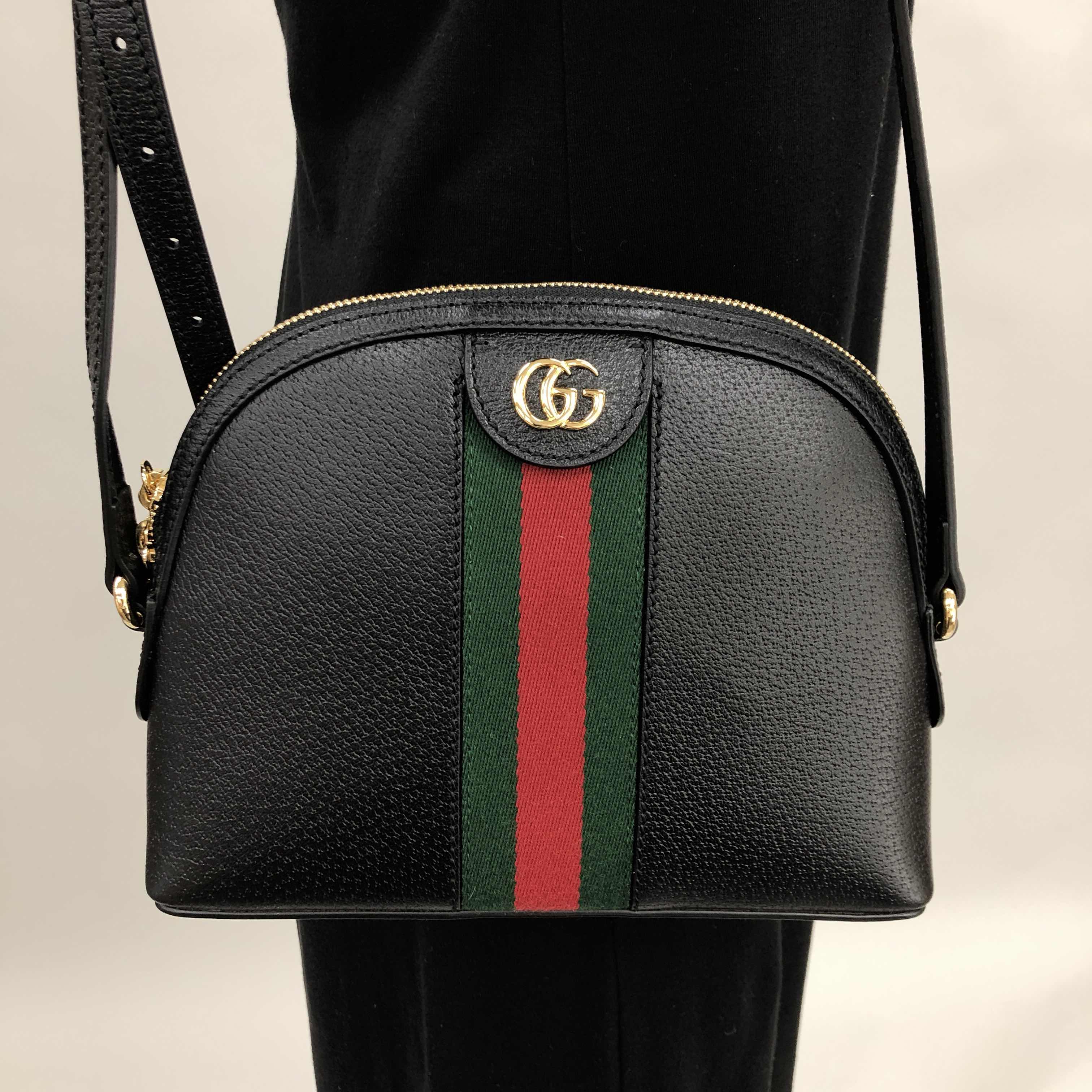 ショルダーバッグ GUCCI GG ラバーエフェクト ミニ ショルダーバッグ ・ブラック レザー
