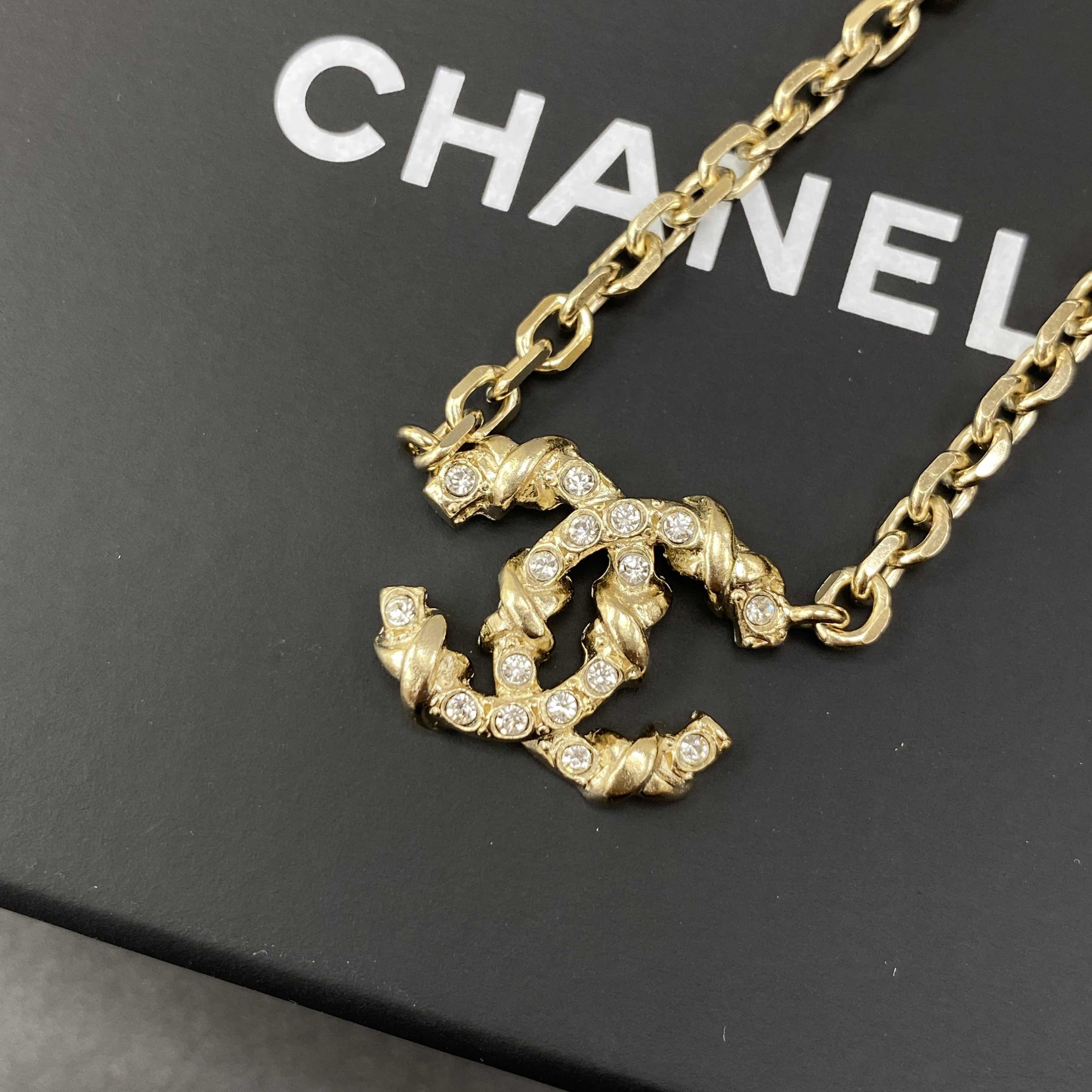 NEW CHANEL ACCESSORIES AB6871 GP GOLD METAL