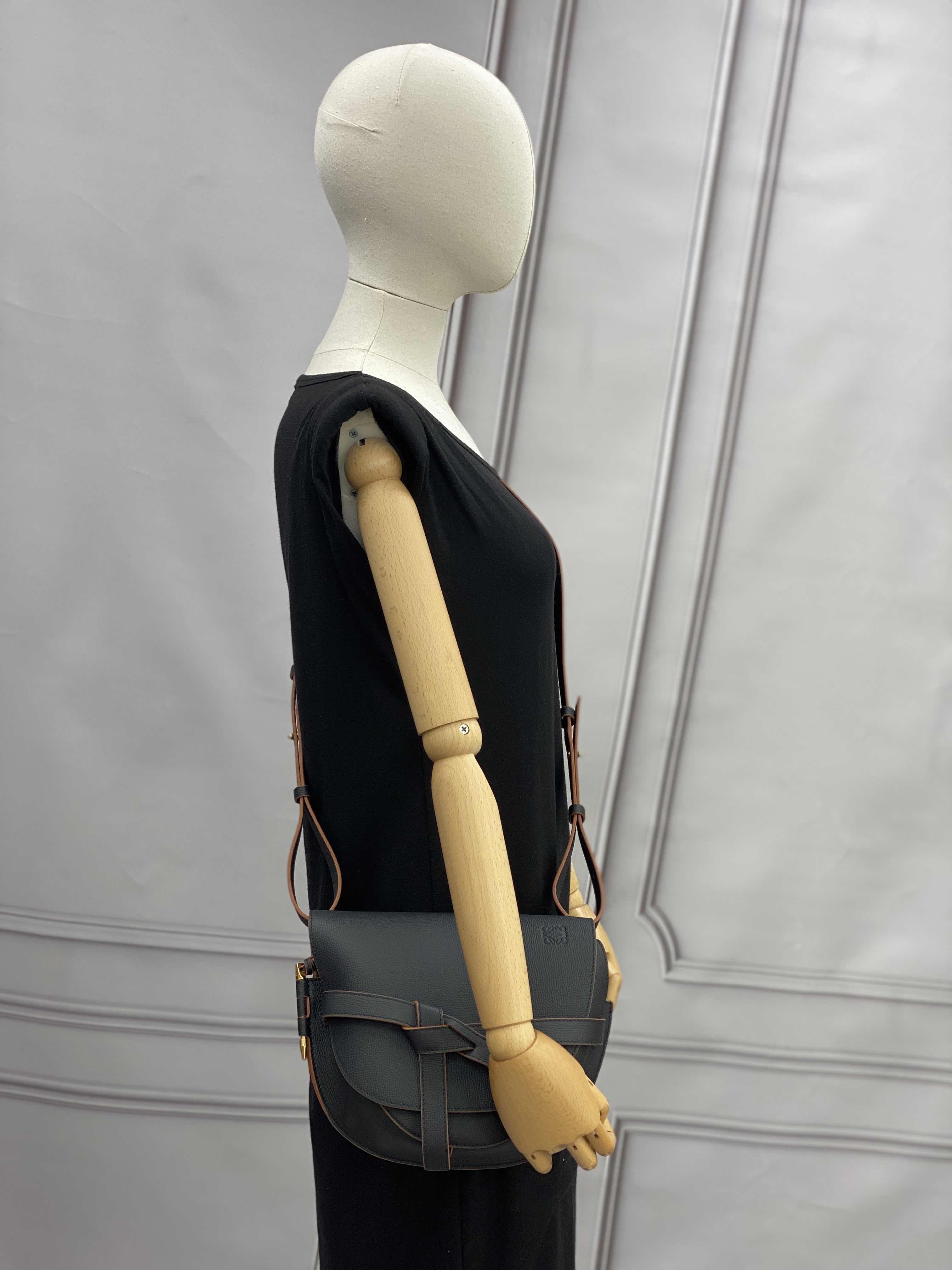 全新LOEWE 羅意威手袋GATE A650.T20.X28 1100 斜挎包