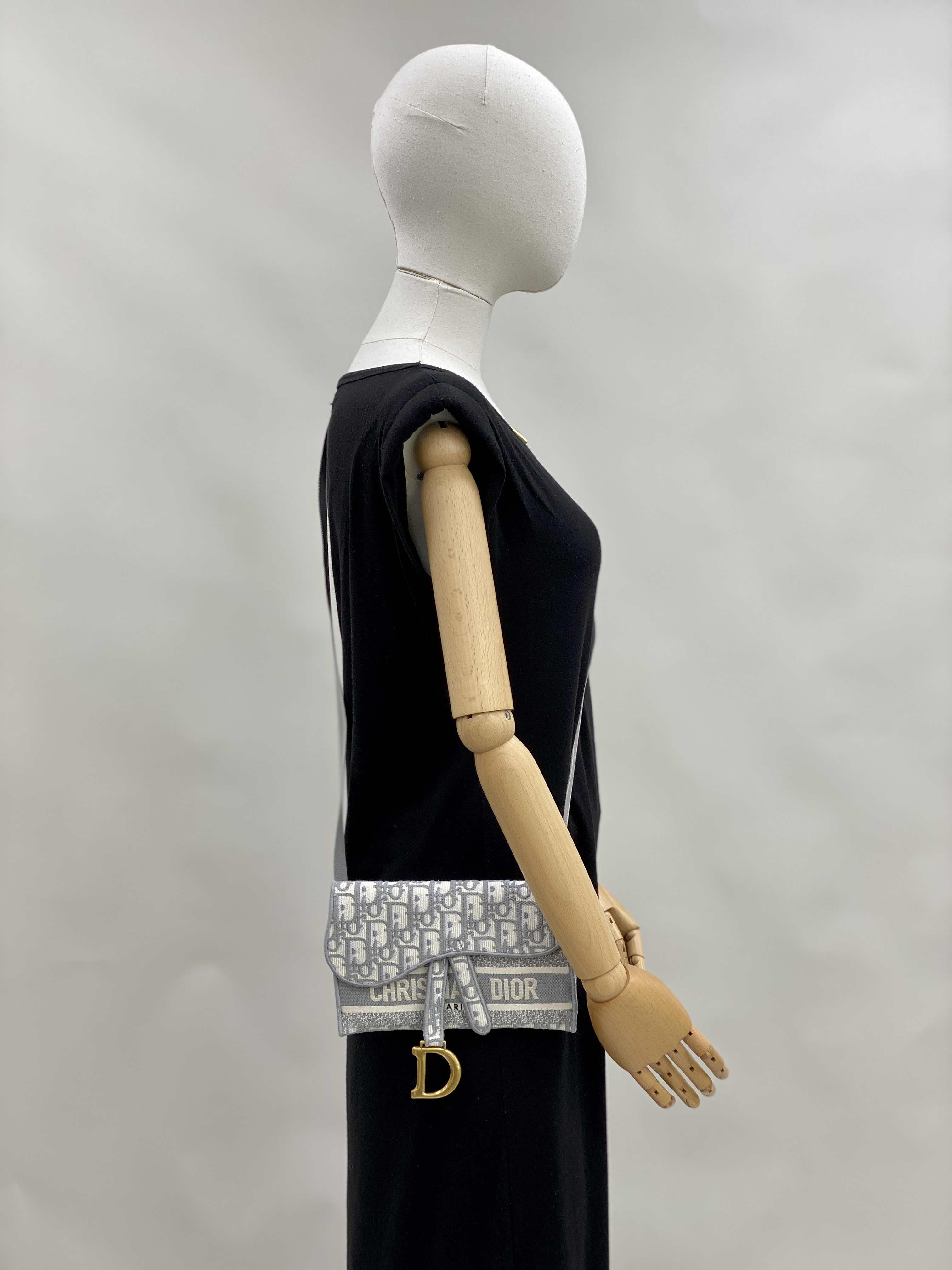 全新CHRISTIAN DIOR 迪奧手袋SADDLE S5647 CRIW 932 斜挎包 全新CHRISTIAN DIOR 迪奧手袋SADDLE S5647 CRIW 932 斜挎包
