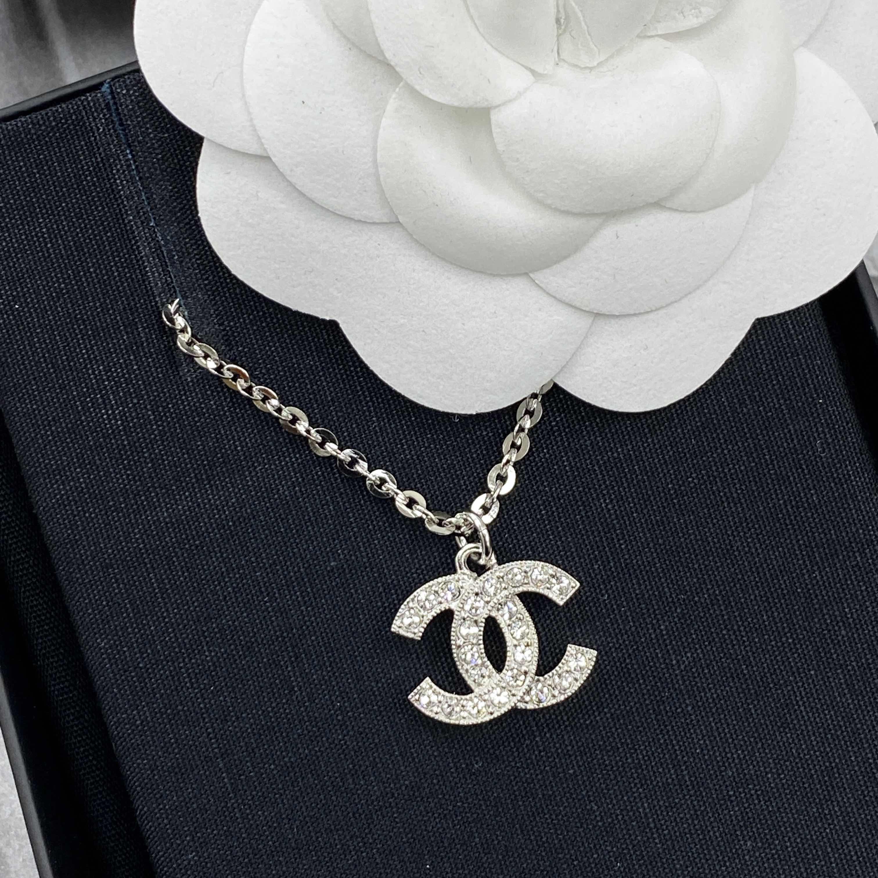 NEW CHANEL NECKLACE AB7721 SS SILVER METAL