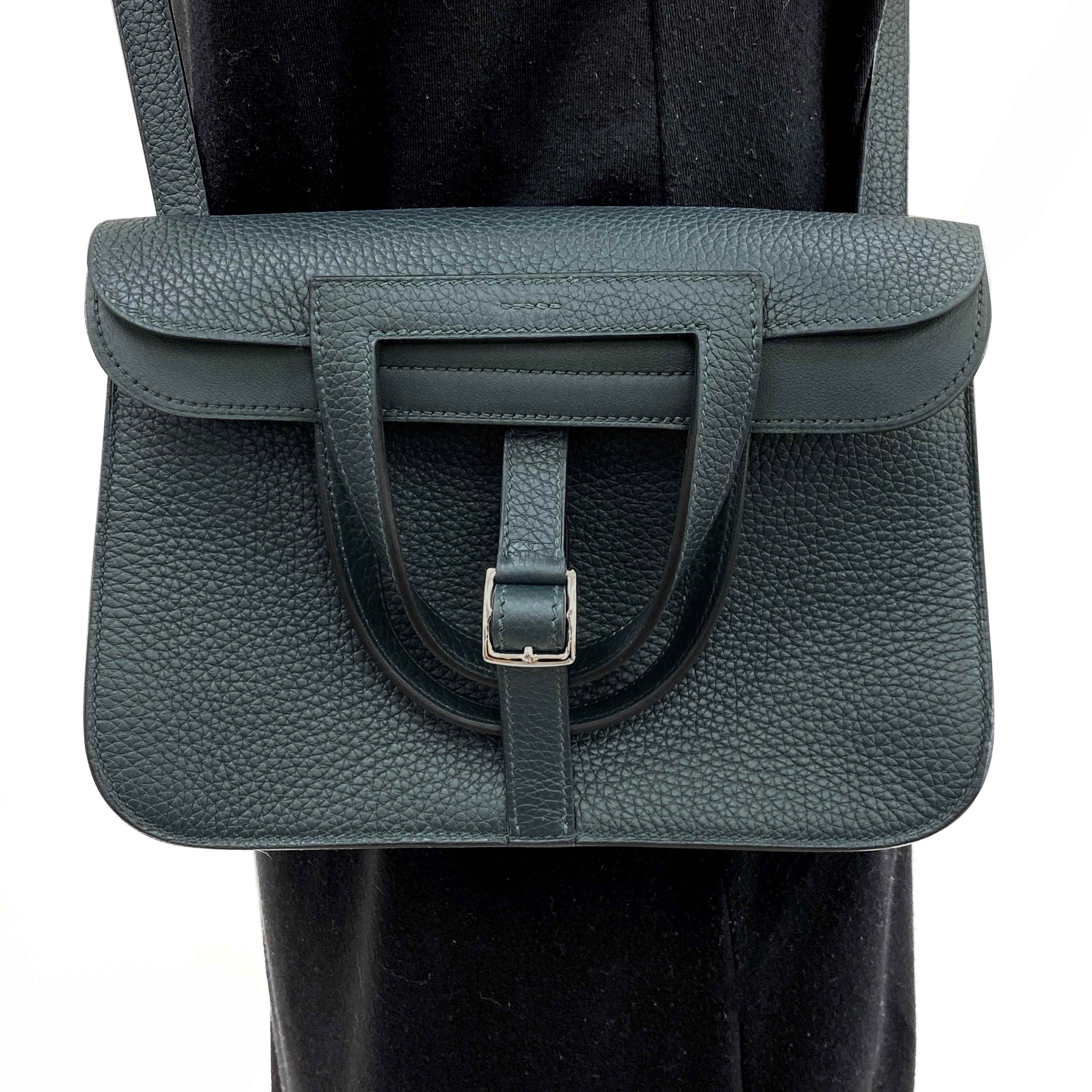 カジュアル上品♡【HERMES】Halzan25 バッグ ブラック Unused ( Rank NS ) HERMÈS Halzan 25 Black (89) Clemence Gold