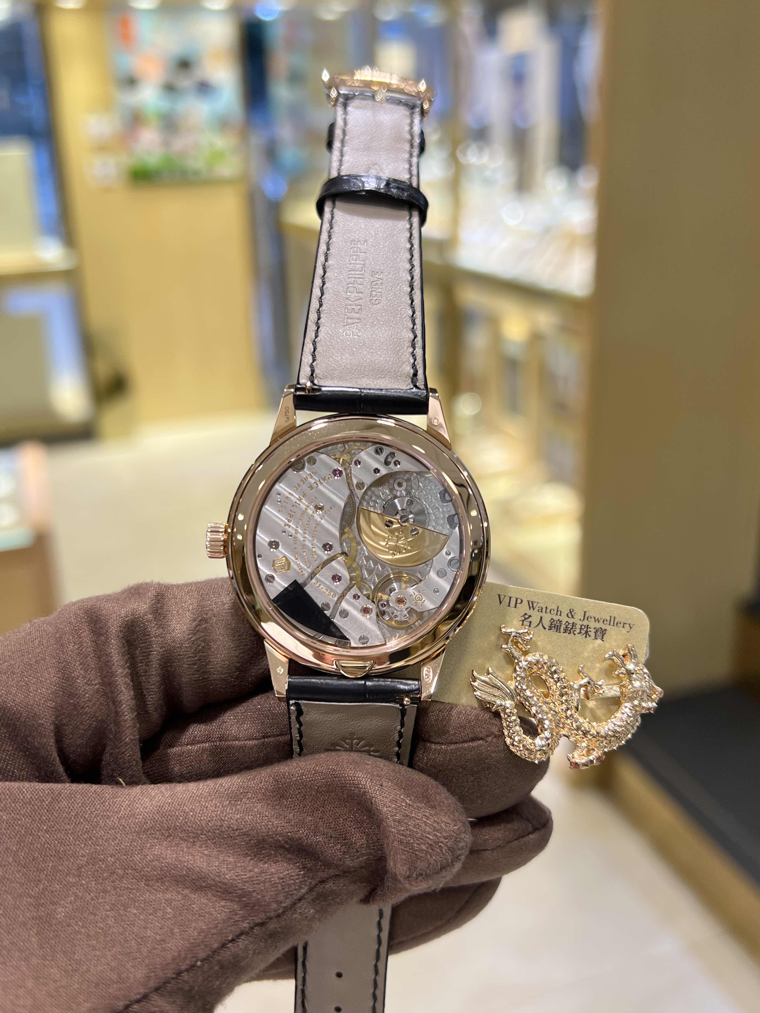 パテック フィリップ PATEK PHILIPPE レザートレイ プレート パテック フィリップ - カラトラバ オフィサー | PATEK PHILIPPE