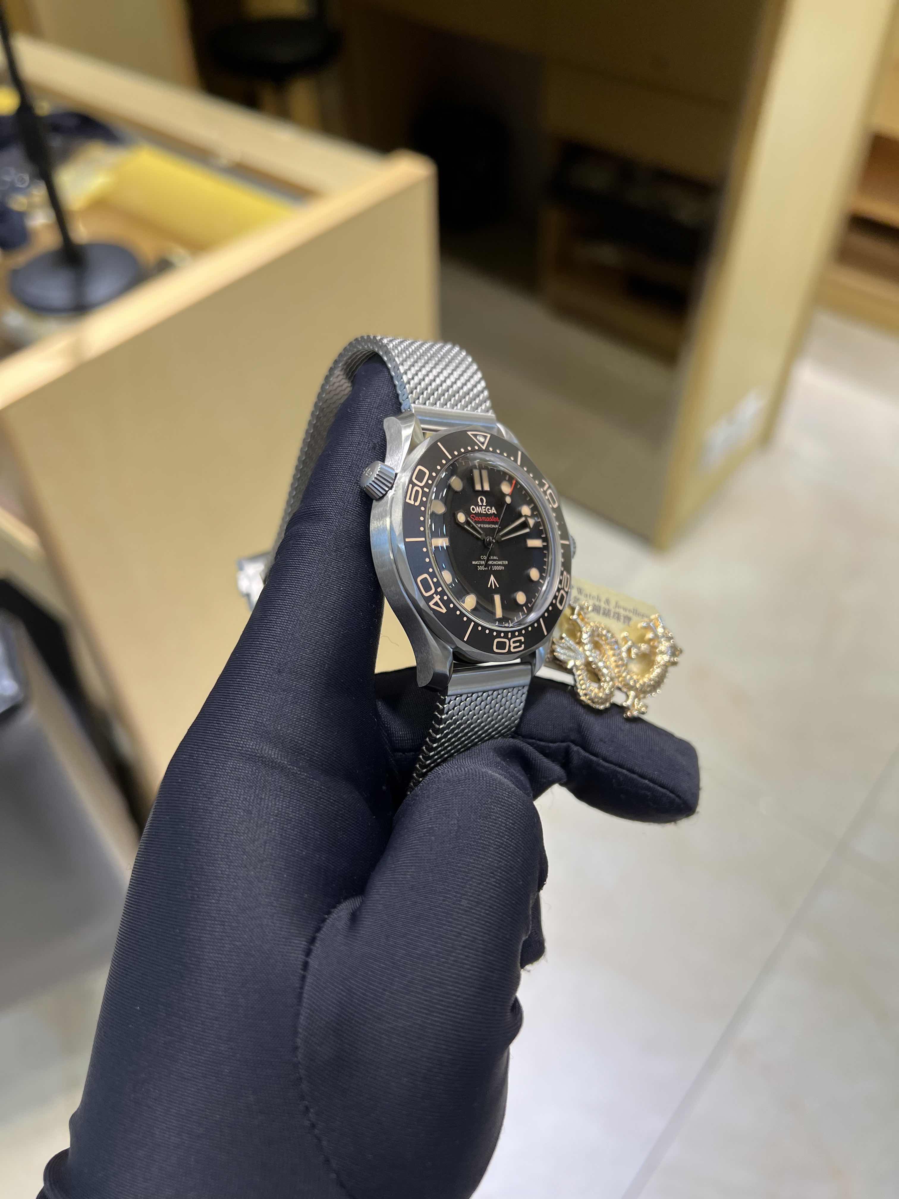 Wrist Omega No Time To Die Seamaster 300m NEW OMEGA