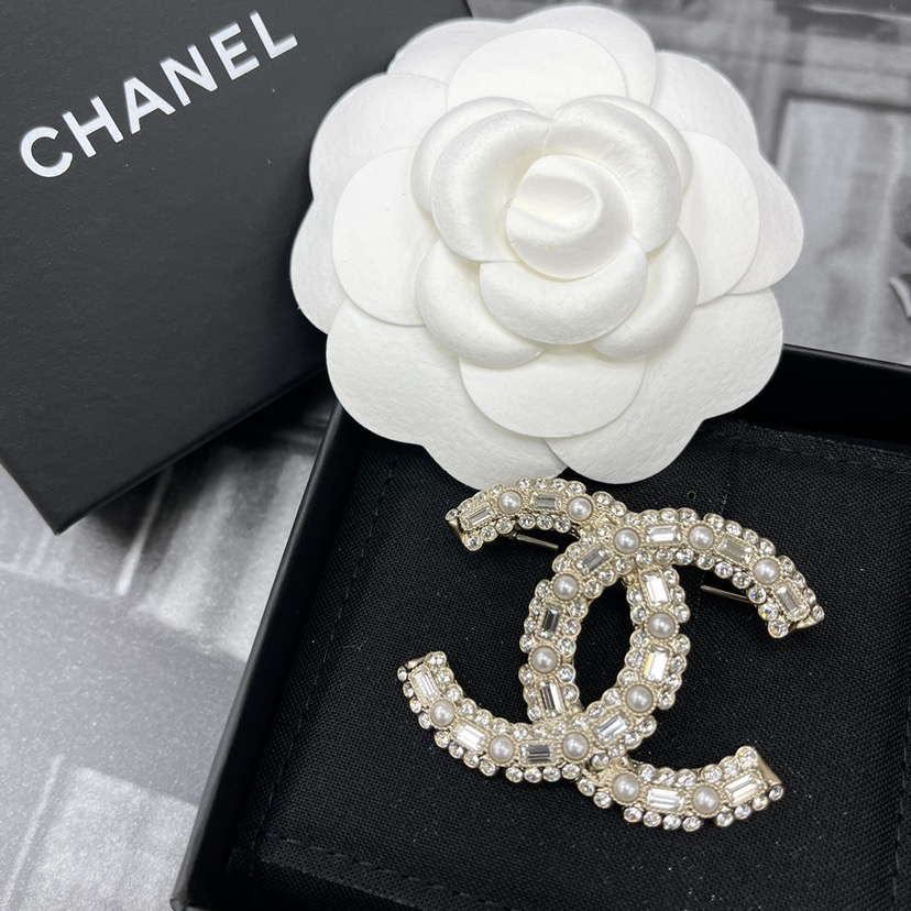NEW CHANEL OTHER BROOCH AB9720 GP GOLD METAL