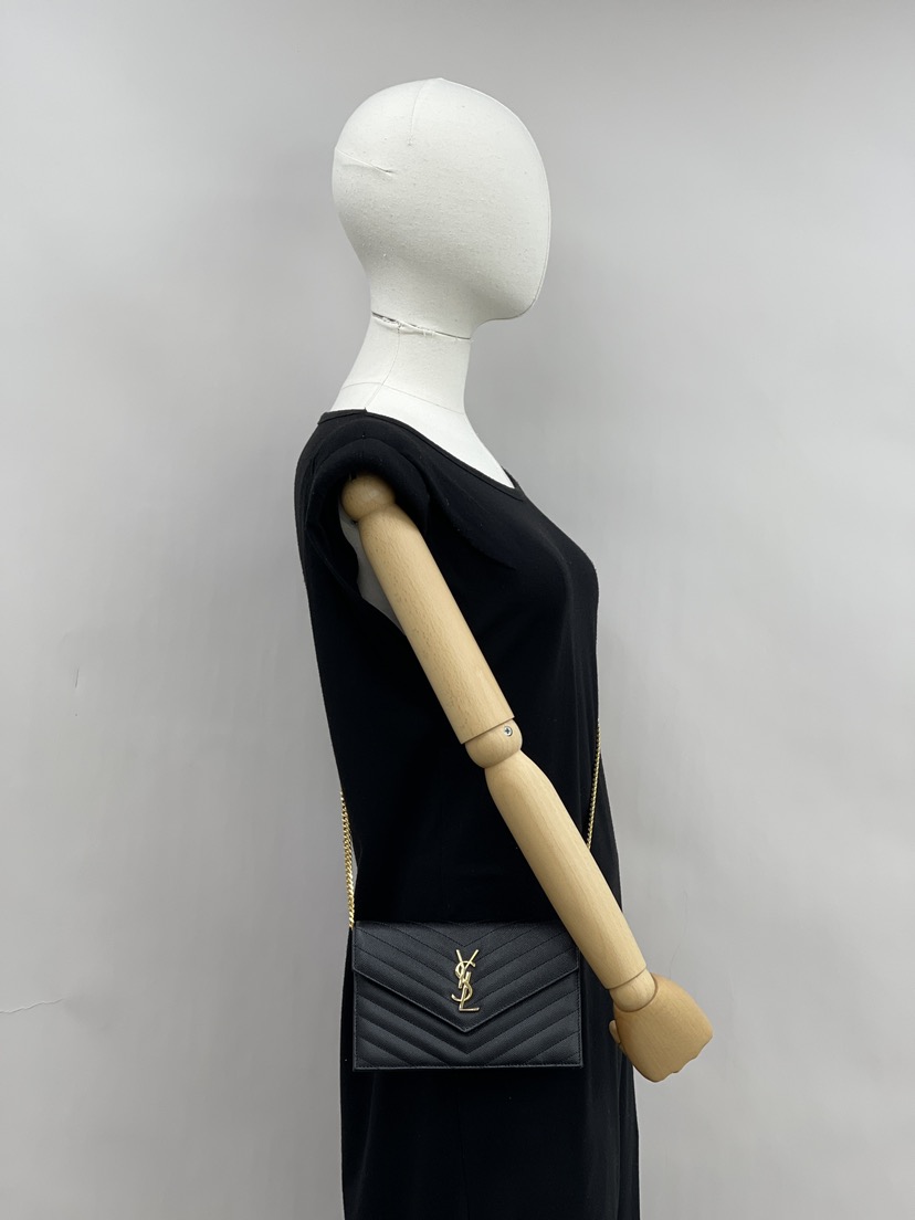 Saint Laurent ウォレット 742920BOW011000 カサンドラ エンベロープ チェーンウォレット（グレイン・ド