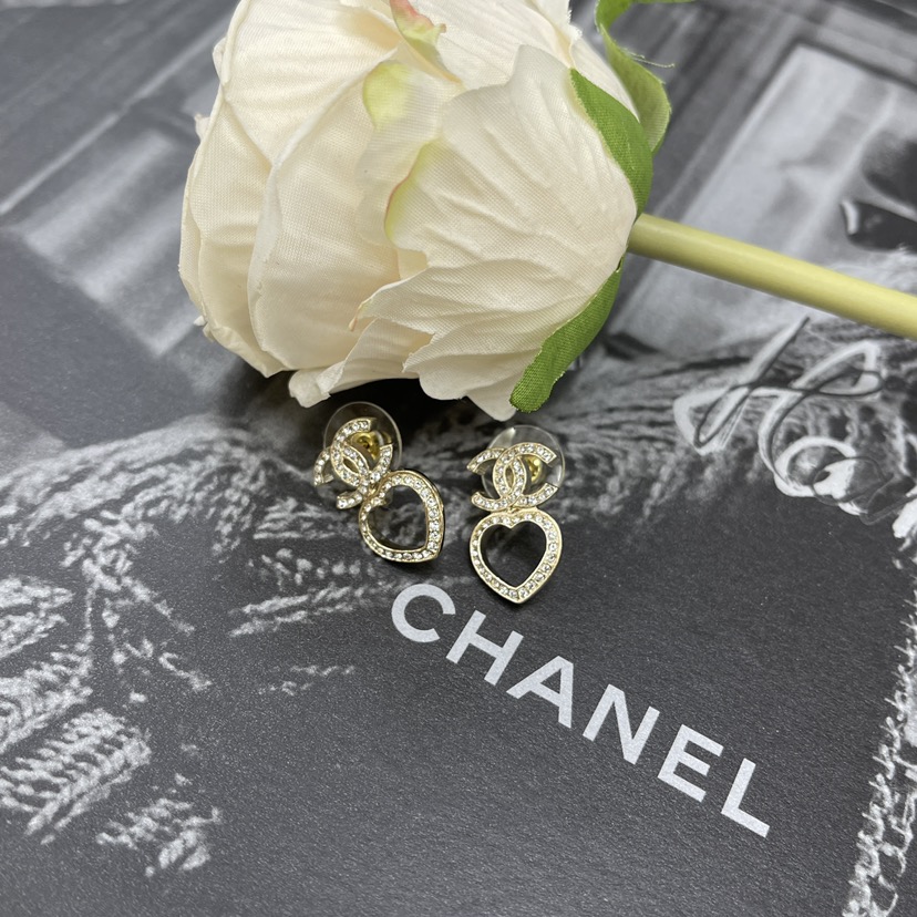 CHANEL アンカー ロゴ ピアス 210.jpg