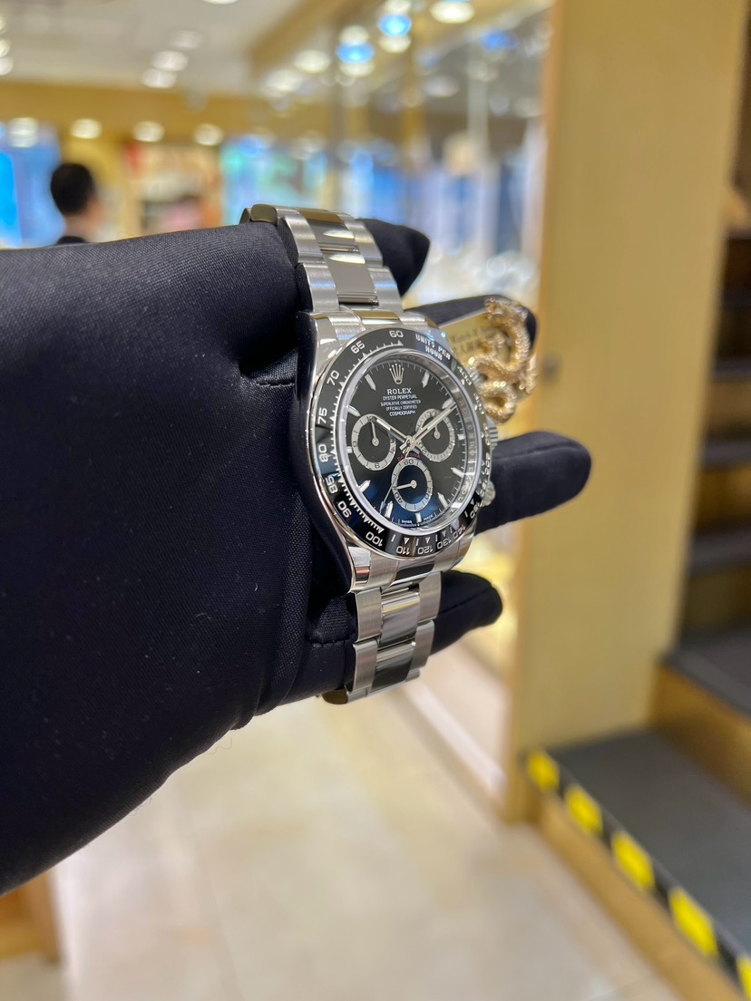 NEW ROLEX DAYTONA 126500LN-0002 BLACK PANDA