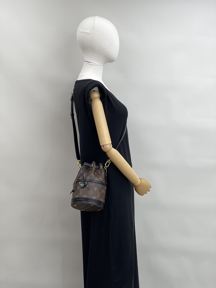 ★LOUIS VUITTON★ M83480 カノエ NEW LOUIS VUITTON BAGS CANOÉ M83480 SHOULDER BAG/CROSSBODY