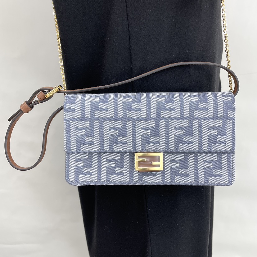ショルダーバッグ・ポシェット FENDI Woman Shoulder bag Blue 8M0498 AUT4 F1SXQ NEW FENDI BAGS FF 8M0498 AUT4 F1SXQ SHOULDER BAG/CROSSBODY BAG