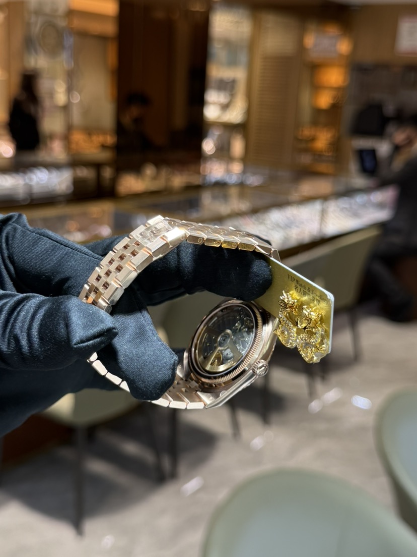 グレイシャー ロレックス ランドドゥエラー 40 ウォッチ：18 ct エバーローズ