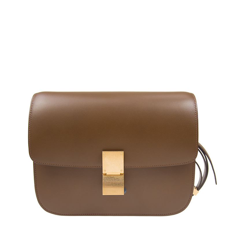 NEW CELINE HANDBAGS MEDIUM CLASSIC BAG 18917 3DLS 04FG SHOULDER  BAG/CROSSBODY BAG Celebrity standing