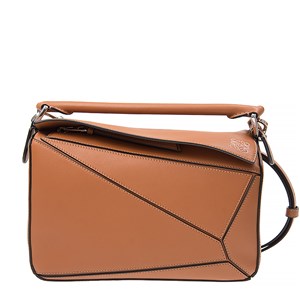 １点限り！VIPセール★累積売上総額第１位！┃LOEWE★118N63.F13 累積売上総額第1位【GUCCI☆グッチ】GG スニーカー (GUCCI
