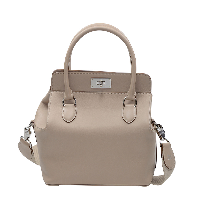 NEW HERMES BAGS TOOLBOX 20 1F SHOULDER BAG/HANDBAG ARGILE Celebrity  standing