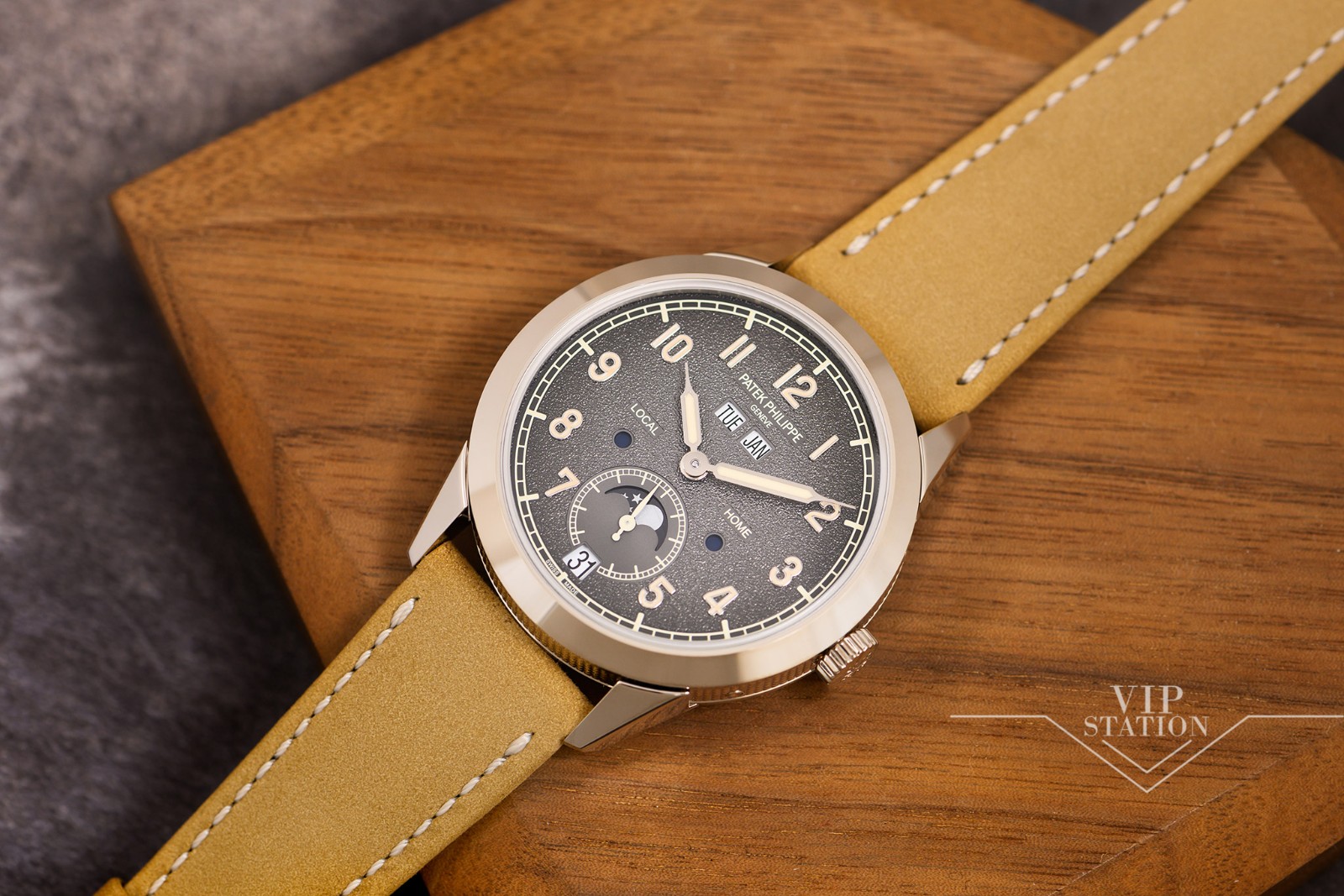 NEW PATEK PHILIPPE COMPLICATIONS 5326G-001