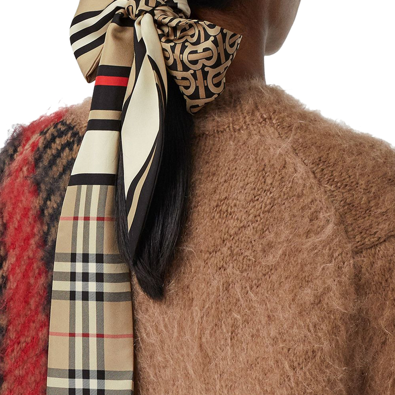 スカーフ Burberry FW25 THIN SILK SCARF (8037017 A7026) BB1B6D11-0955-441F-86BE-